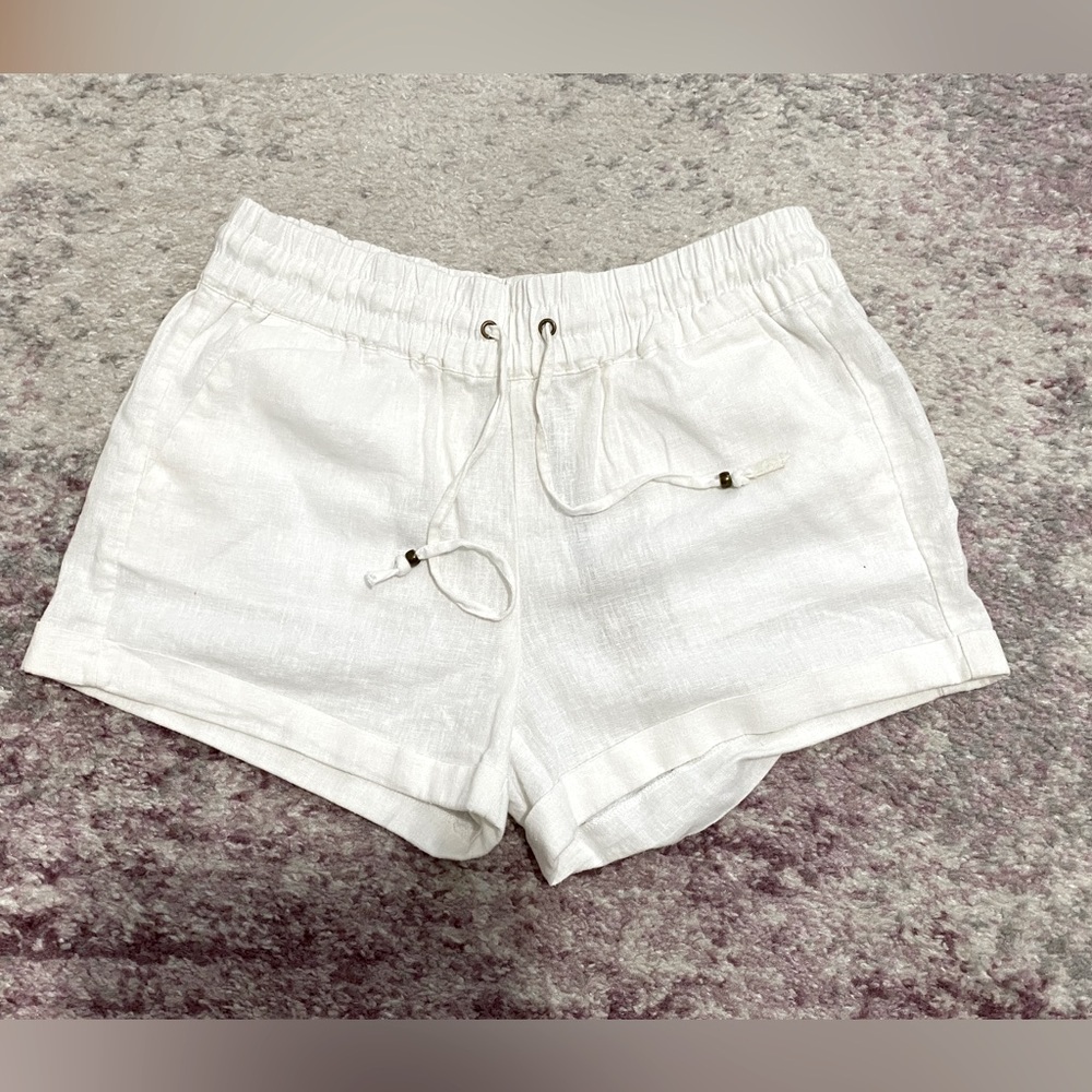 Super cute white shorts